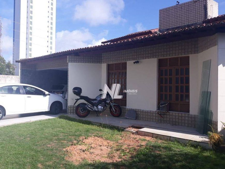 Excelente Casa em Lagoa Nova - com 250m² 5Dormitorios - Com Piscina