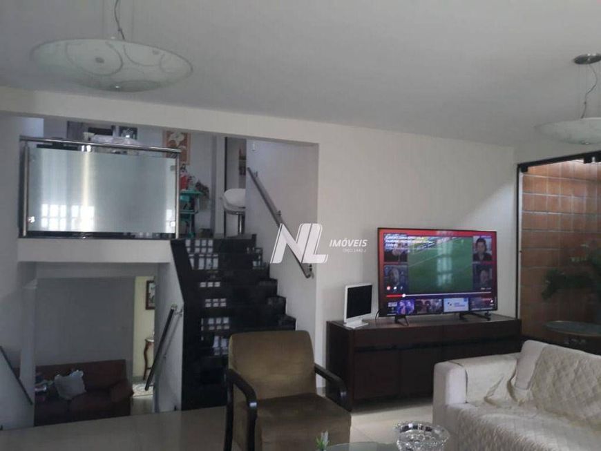 Excelente Casa em Lagoa Nova - com 250m² 5Dormitorios - Com Piscina