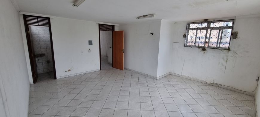 Ponto comercial com Loja para venda na Av. Presidente Bandeiracom - Alecrim - 453 m2