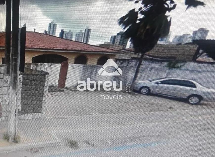 Duas casas mais terreno