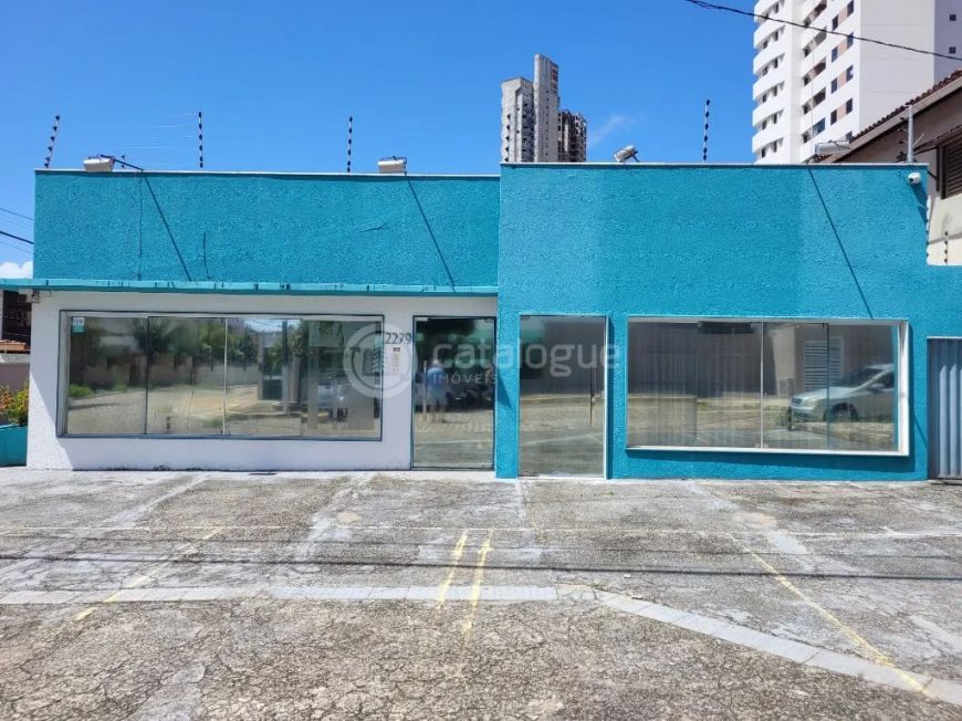 Casa finamente reformada e decorada destinada à clinica médica ou escritórios