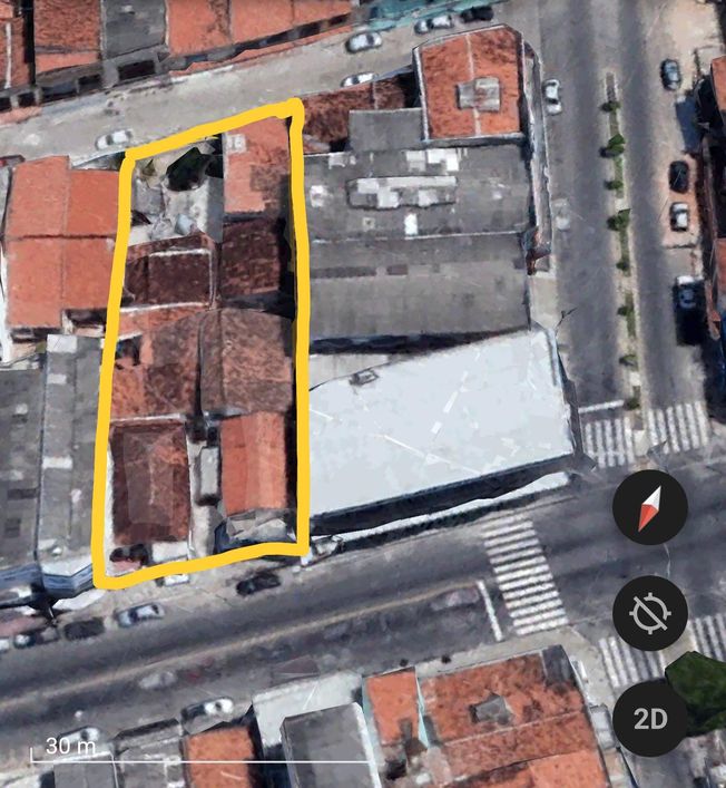 Terreno com Kitnets no Alecrim, 2 frentes PARA EDIFICAR Vizinho a Posto