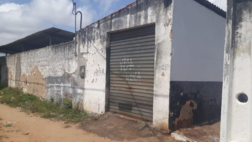 Terreno com edificação de 1138 metros quadrados no Alecrim