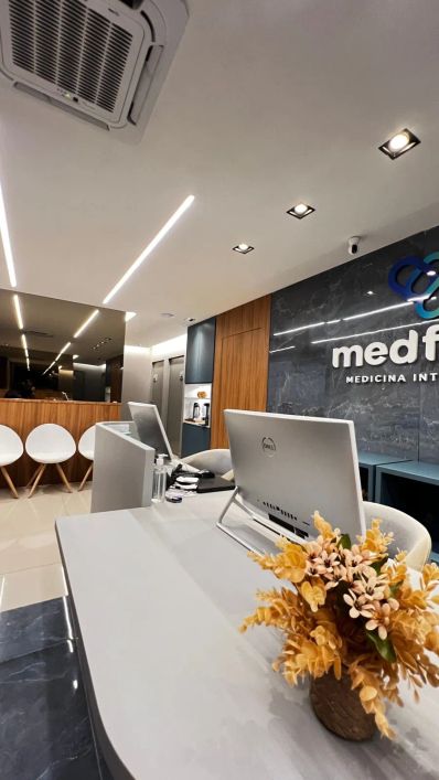 SALA COMERCIAL MOBILIADA PARA CLINICA NO EDIFICIO MANHATHAN.