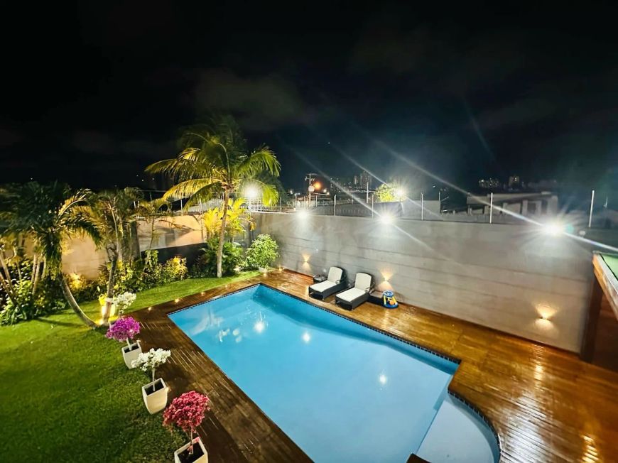 Vendo Casa Alto padrão, 5 suítes em Candelária!