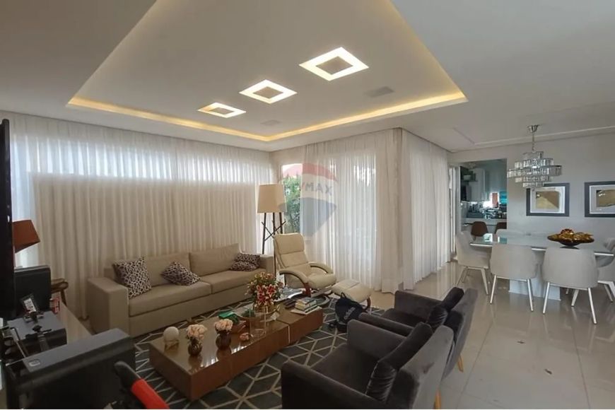 Casa Alto Padrão em Ponta Negra, condomínio Vila dos Lagos.