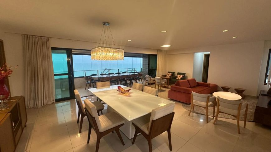 Apartamento frente mar em Areia Preta, 4 Suítes, mobiliado
