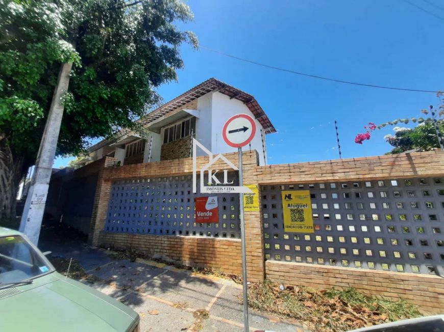 Prédio comercial - com mais de 800m² - vizinho ao Praia Shopping em Ponta Negra