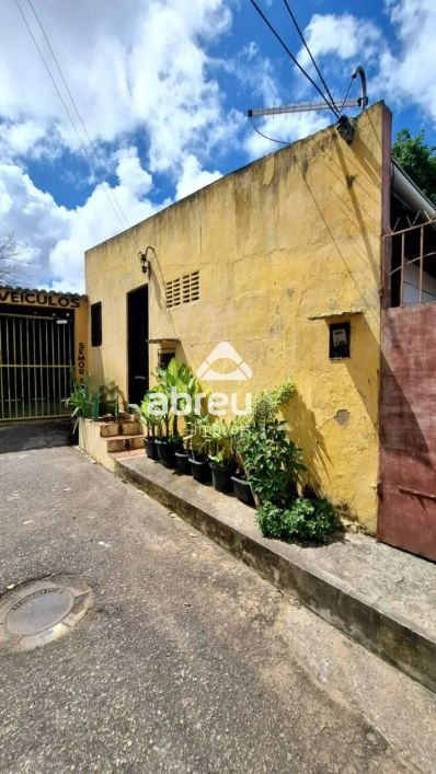 Casa à Venda em Natal - 7 dormitórios e 5 suítes