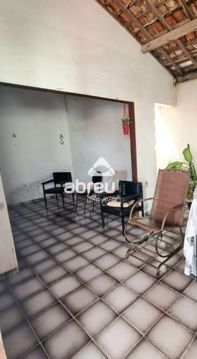Casa à Venda em Natal - 7 dormitórios e 5 suítes