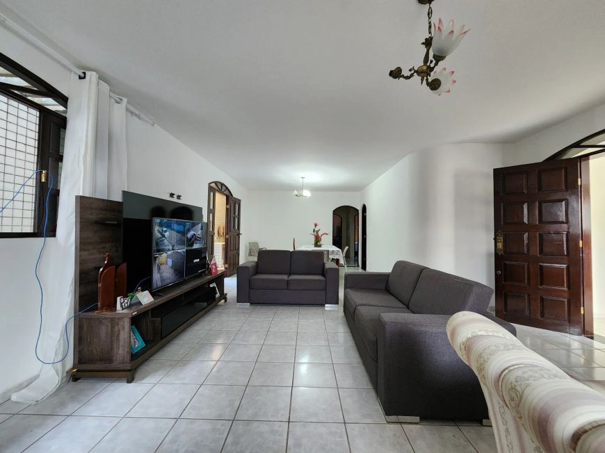 Linda Casa para alugar com 3 Quartos no conjunto Monte Belo