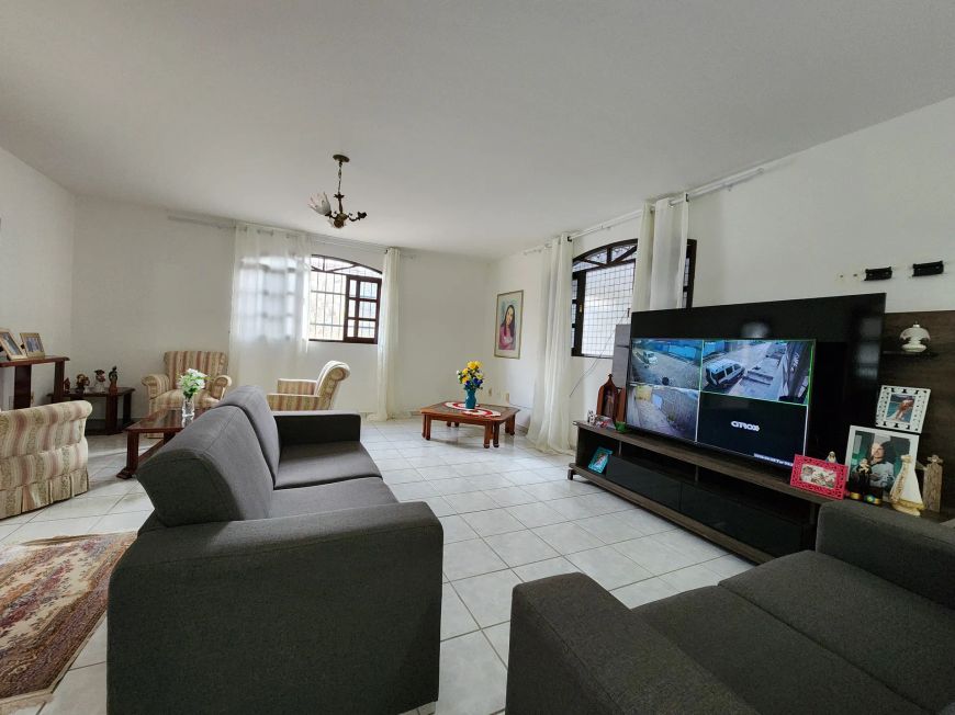 Linda Casa para alugar com 3 Quartos no conjunto Monte Belo