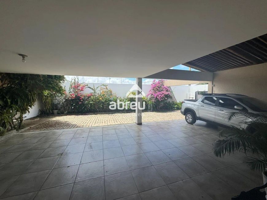 Casa Espetacular à Venda em Candelária, Natal