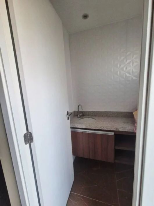 Sala comercial toda Mobiliada, R$ 3.800, c/ taxas para aluguel