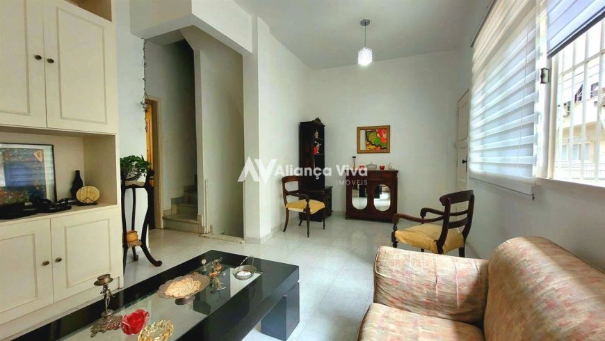 Humaitá | Casa 3 quartos, sendo 1 suite