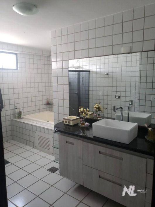 Apartamento no Tirol, com 4suites, otima localização na Joaquim Fagundes