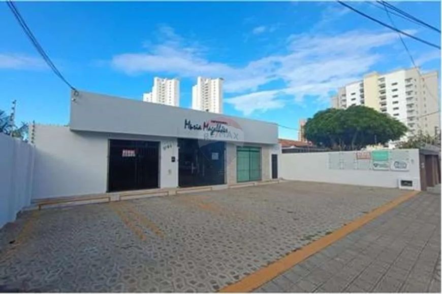 Oportunidade única! Galeria com sete salas comerciais e duas lojas de frente para Av. Amintas Barros