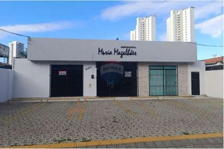 Oportunidade única! Galeria com sete salas comerciais e duas lojas de frente para Av. Amintas Barros
