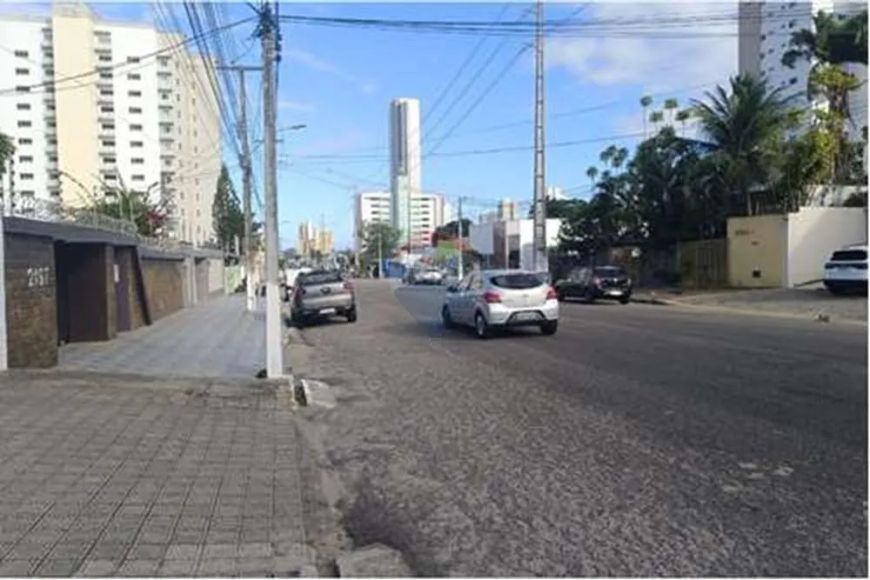 Oportunidade única! Galeria com sete salas comerciais e duas lojas de frente para Av. Amintas Barros