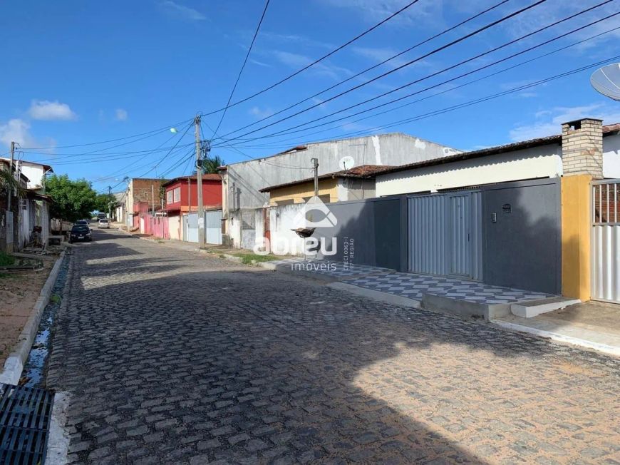 Ótima casa no bairro Planalto.
