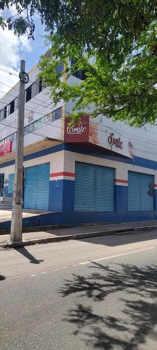 Ótimo prédio comercial, em frente a Av. Capitão Mor Gouveia