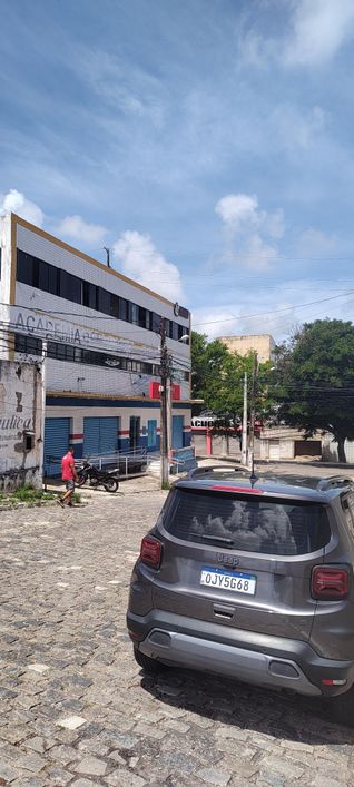 Ótimo prédio comercial, em frente a Av. Capitão Mor Gouveia