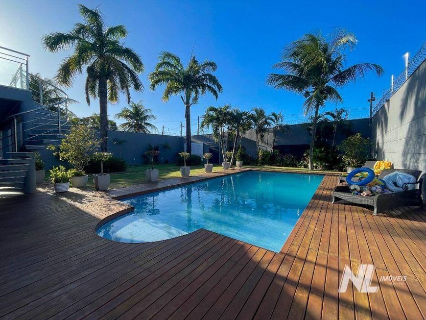 Casa alto padrão no bairro de Candelária - Piscina, espaço gourmet, academia - 5suítes