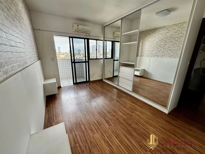 Amplo apartamento no Barro Vermelho com 4 quartos e 2 suítes, 220mts com 2 vagas