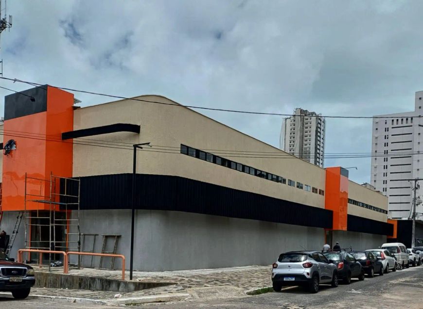 VENDO LOJA NA CIDADE ALTA, COM MEZANINO NO VALOR DE 80 MIL.