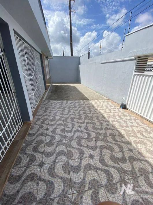 Casa com 300m² em ótima localização em Dix