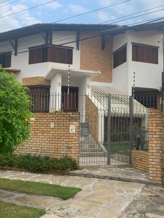Linda casa , 4 quartos, Capim Macio- EV