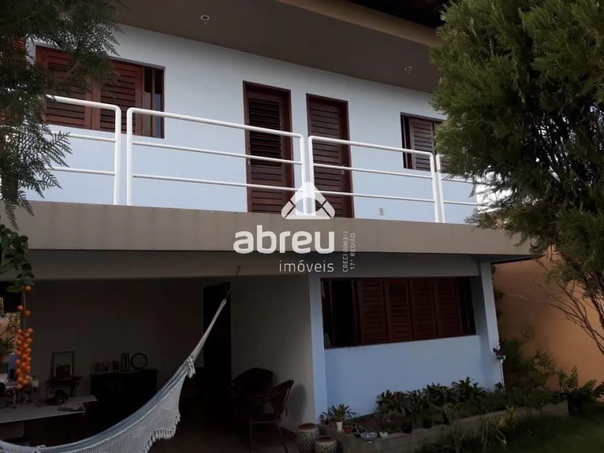 Excelente casa duplex em Lagoa Nova.