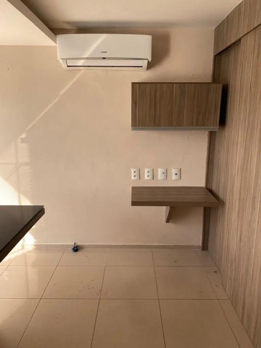 VENDO SALA COMERCIAL MOBILIADA NO EDIFÍCIO PLENARIUM - 38 M² - PISO TODO EM PORCELANATO