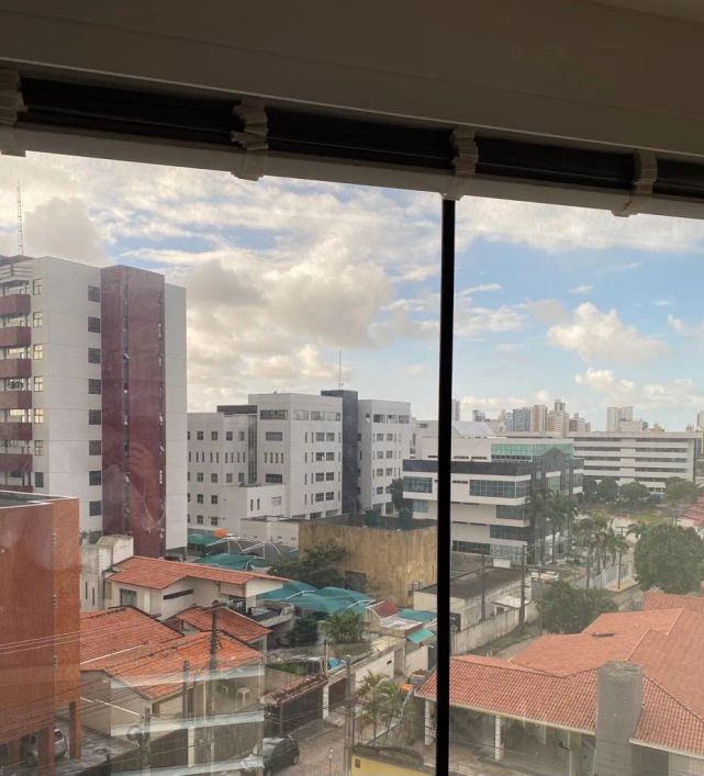 VENDO SALA COMERCIAL MOBILIADA NO EDIFÍCIO PLENARIUM - 38 M² - PISO TODO EM PORCELANATO