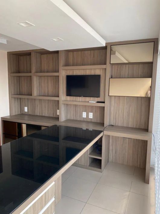 VENDO SALA COMERCIAL MOBILIADA NO EDIFÍCIO PLENARIUM - 38 M² - PISO TODO EM PORCELANATO