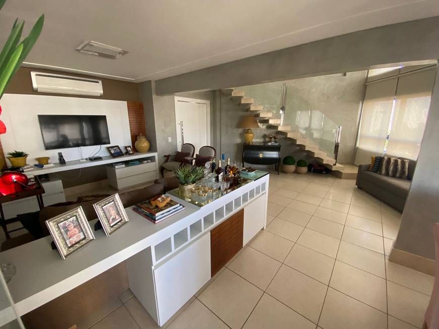 84 9.9982.5105 Sou um apartamento duplex no coração do elegante bairro do Tirol. 84 9.9614.8677