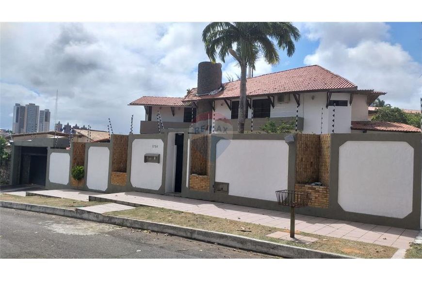 CASA ESPETACULAR AO LADO DA UFRN