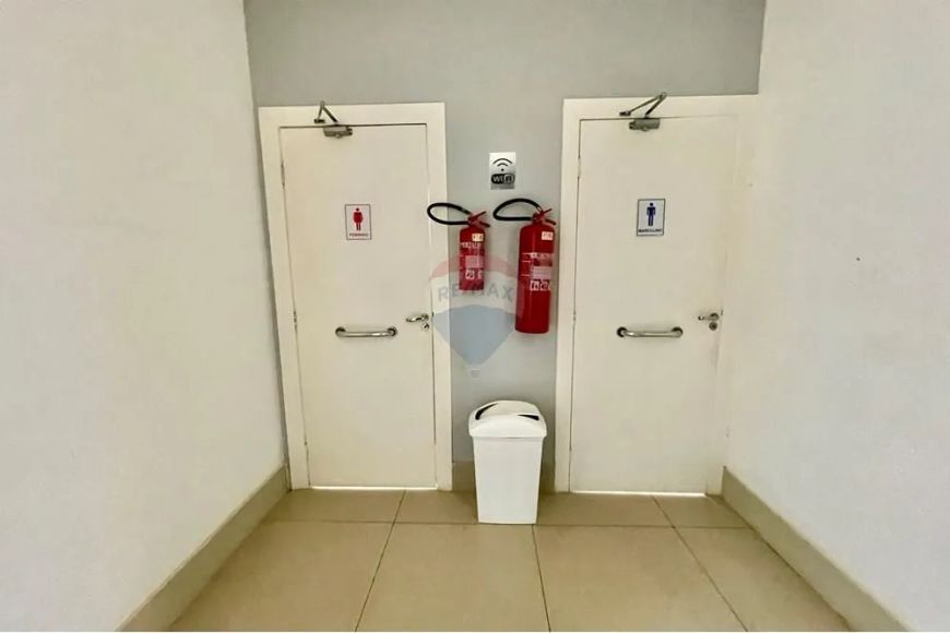 "Aluguel: Espaço Comercial Moderno em Capim Macio"