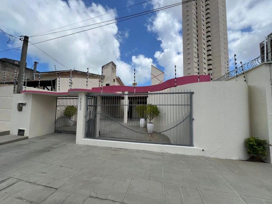 VENDO uma Belíssima CASA com 3 Suítes no Bairro de Capim Macio - Natal - RN.