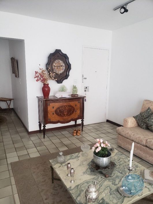 EXCELENTE APARTAMENTO EM PETRÓPOLIS COM UMA LOCALIZAÇÃO PRIVILEGIADA