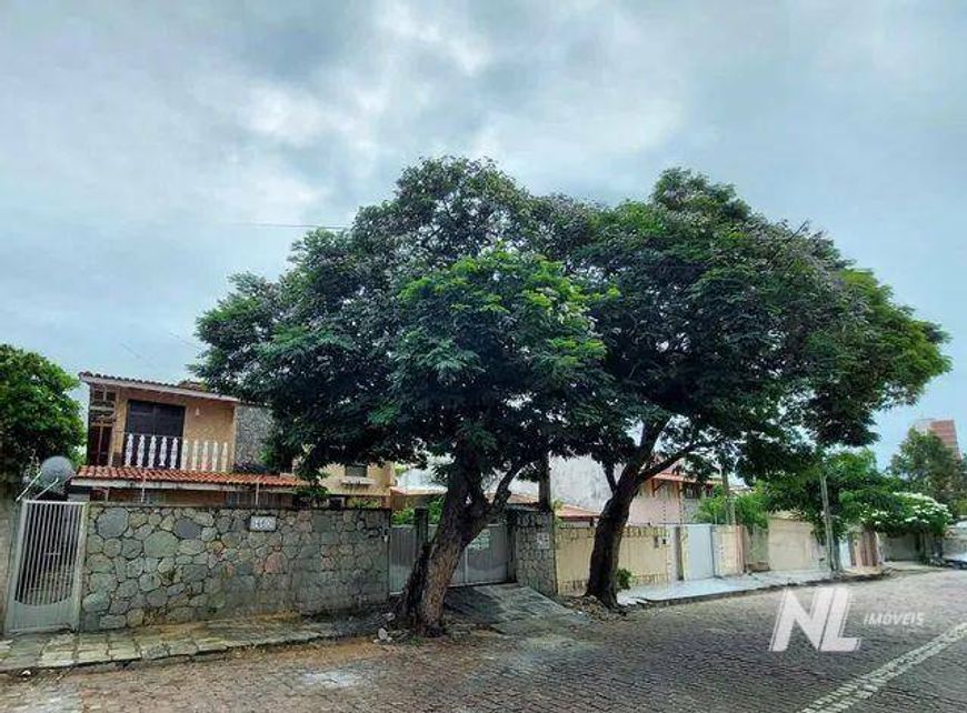 Casa com ótima localização em Lagoa Seca - a 100 metros da Av. Alexandrino de Alencar - 619m²