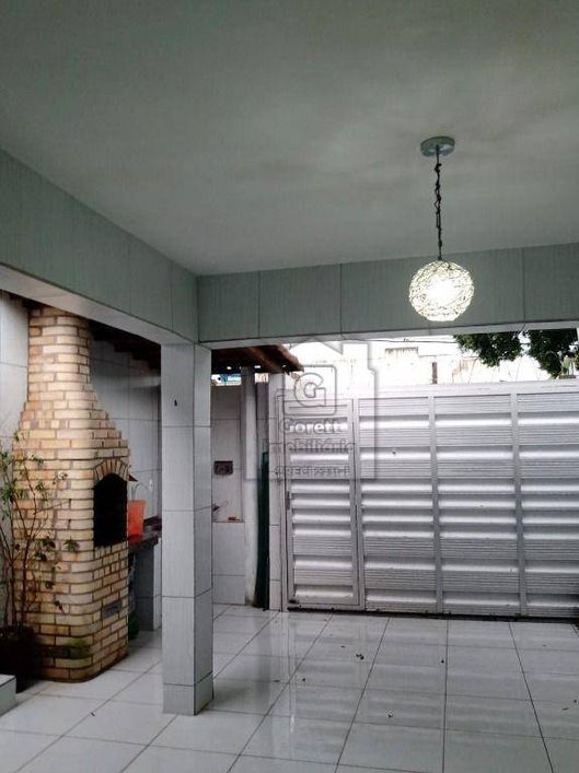 Espaçosa casa à venda com terreno de 287,50m², com frente de 11,50m e 25m de comprimento com 4 dormi