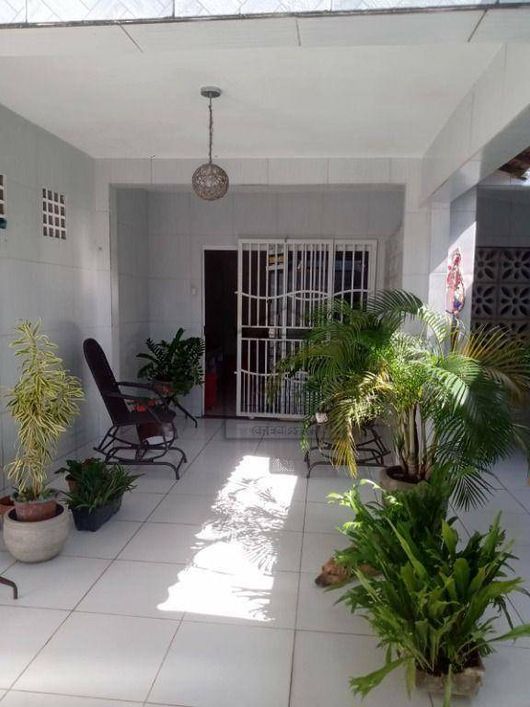 Espaçosa casa à venda com terreno de 287,50m², com frente de 11,50m e 25m de comprimento com 4 dormi