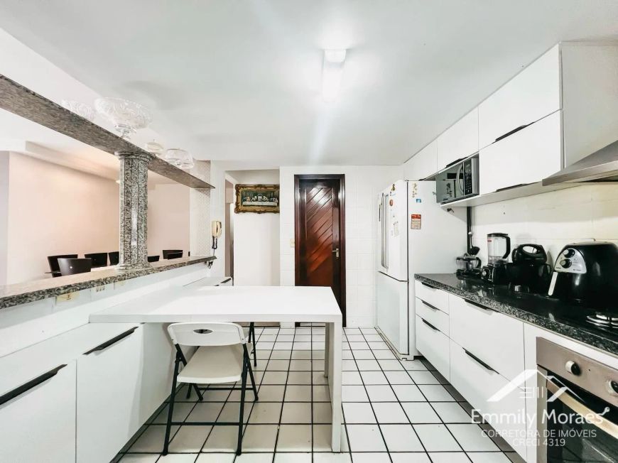 Vendo Apto Super Espaçoso de 171m² - 4/4 sendo 2 suites no Res. Rayssa Lopes - Barro Vermelho