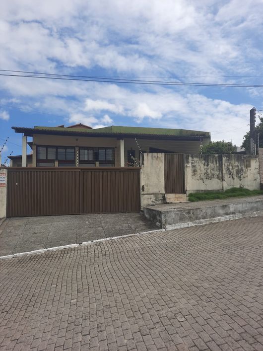 Imóvel para venda possui 515 metros quadrados com 6 quartos em Capim Macio - Natal - RN