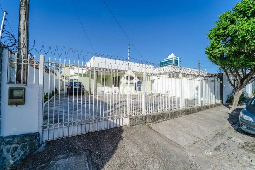 Casa em Lagoa Nova.
