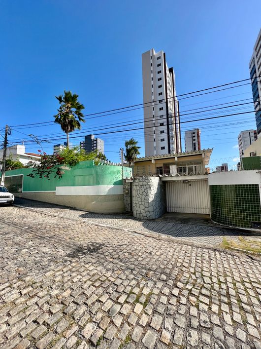 CASA COMERCIAL DUPLEX NO BAIRRO BARRO VERMELHO/TIROL - 5/4 - 400 m²