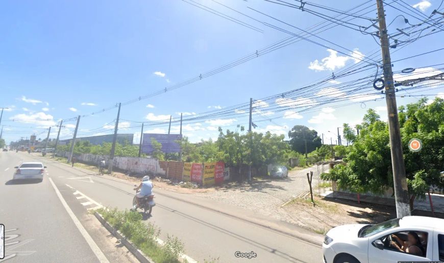 A área fica situada logo após o viaduto do gancho de igapó