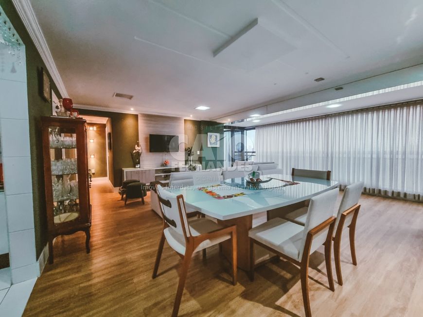 Apartamento de alto padrão no edifício Francisco de Goya