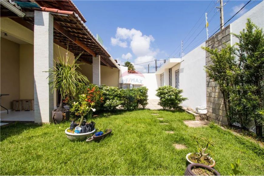 ALUGA-SE CASA DÚPLEX EM CAPIM MACIO COM 06 QUARTOS, SENDO 04 SUÍTES